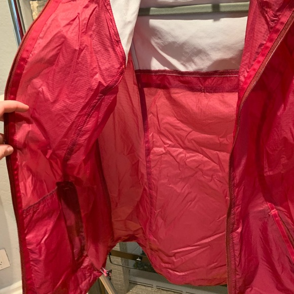 Women’s Kuhl Lightweight Packable Rain Jacket - Small - Picture 8 of 10
